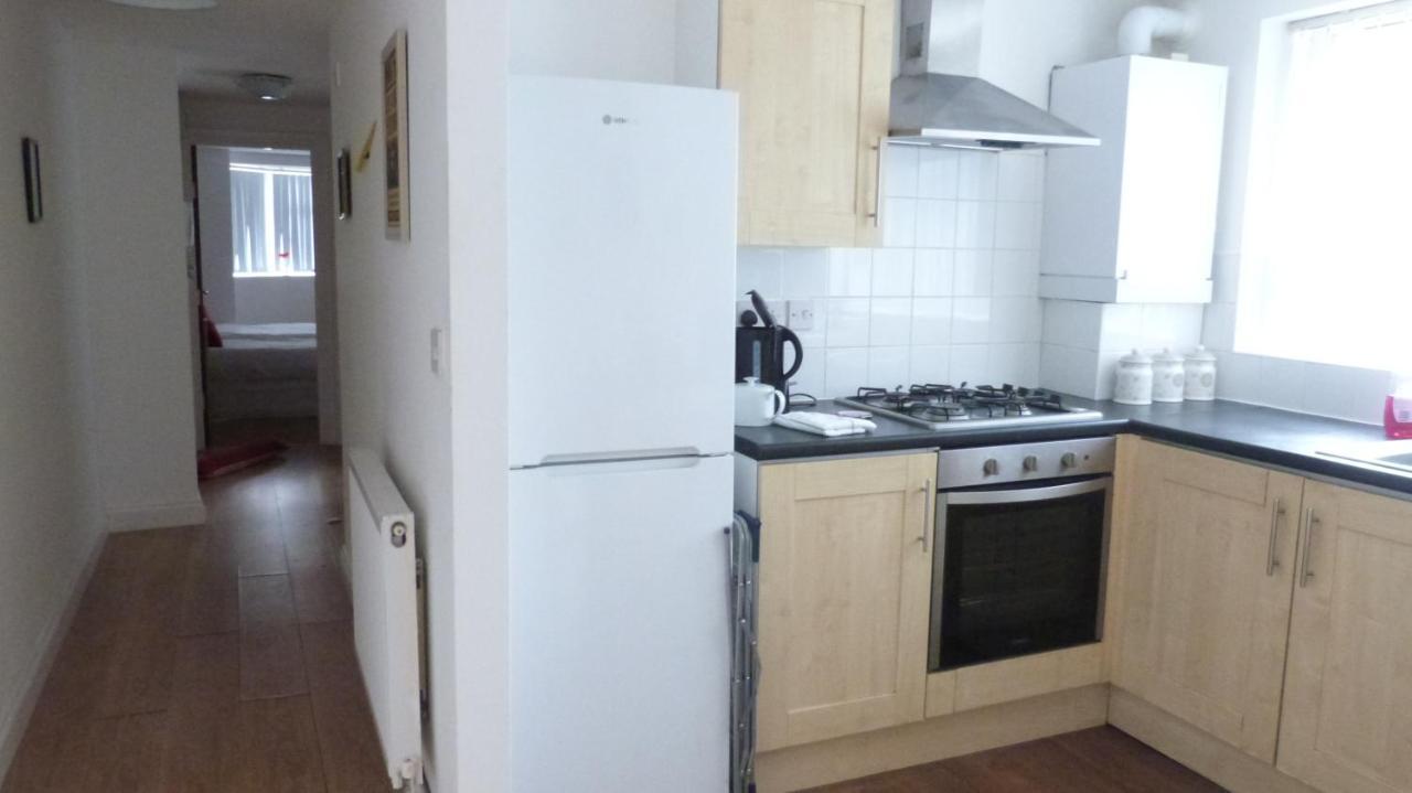 Lägenhet på 1000 m² i Watford, med 3 sovrum och 1 badrum  Watford  Exteriör bild